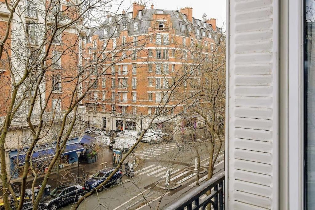 Royo - 1 A Auteuil Appartement